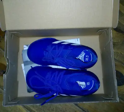 Zapatos fútbol niño. - miniatura 1