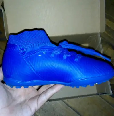 Zapatos fútbol niño. - miniatura 2
