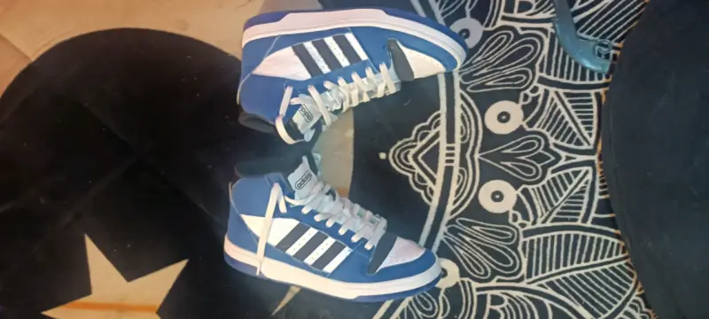 Zapatillas deportivas blancas y azules - 2