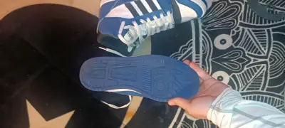 Zapatillas deportivas blancas y azules - miniatura 4