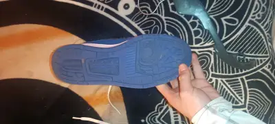 Zapatillas deportivas blancas y azules - miniatura 5
