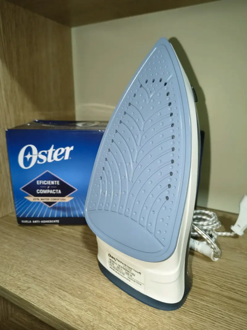 Plancha Oster eficiente y compacta - 4