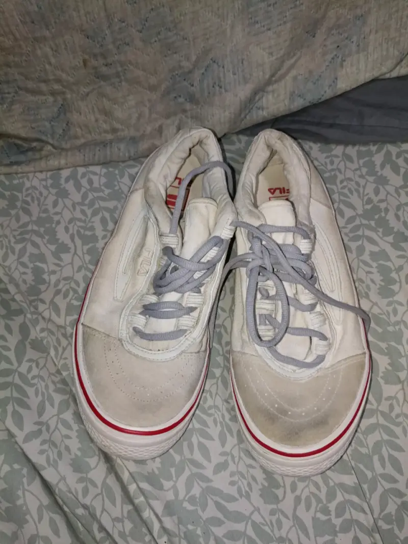 Zapatillas blancas estilo casual - 1