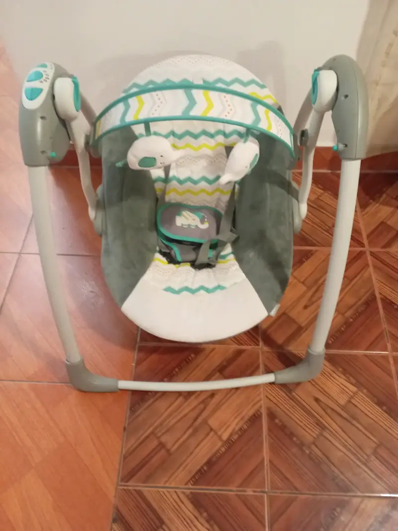 Columpio de bebé eléctrico