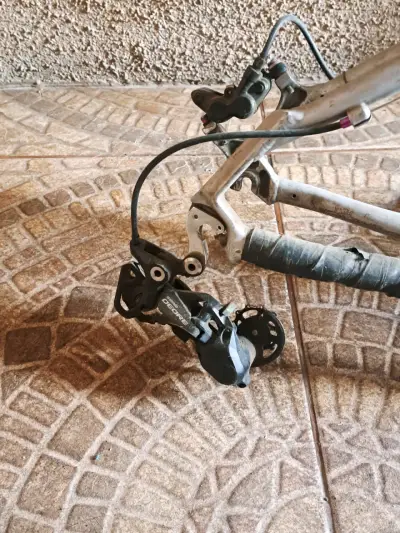 Bicicleta montaña blanca - miniatura 4