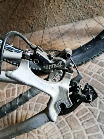 Bicicleta montaña blanca - miniatura 6