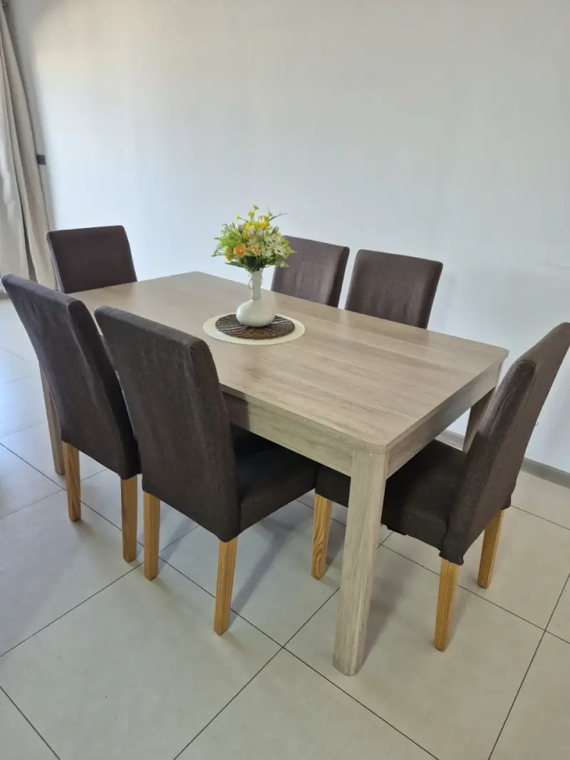 Comedor madera con 6 sillas - 1