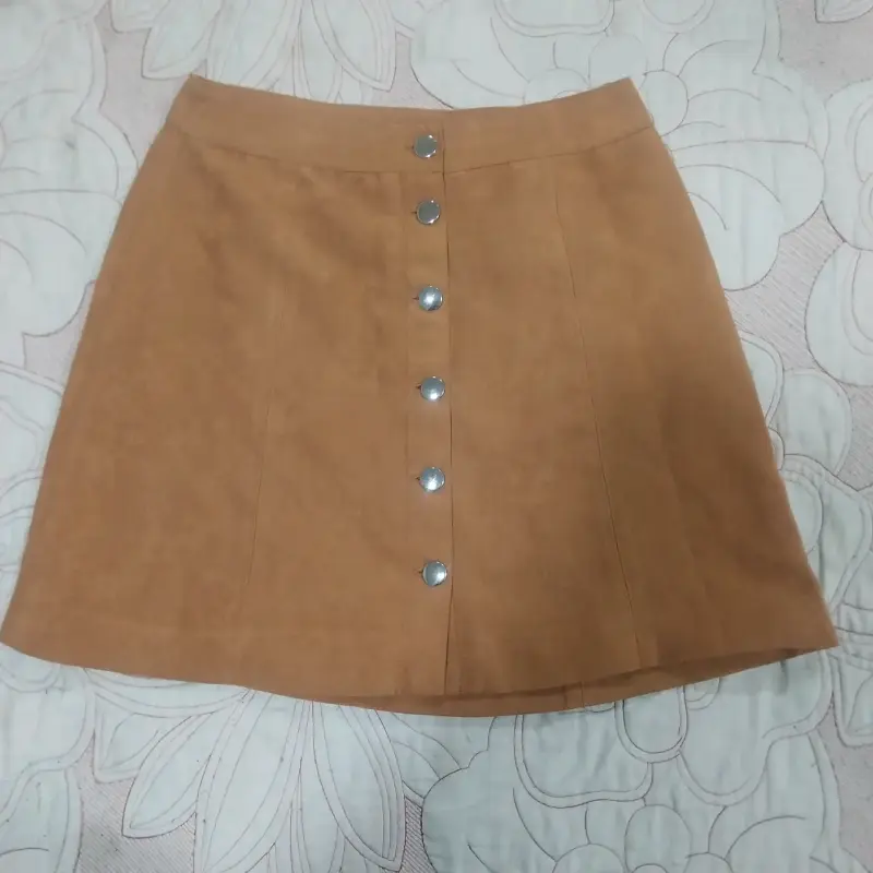 Falda corta con botones - 1