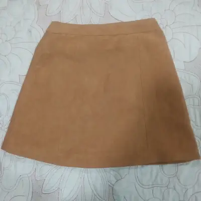 Falda corta con botones - miniatura 2