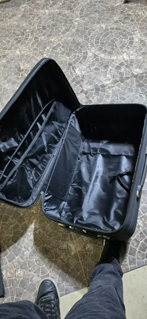 Maleta negra 23 kilos (detalles) - 2