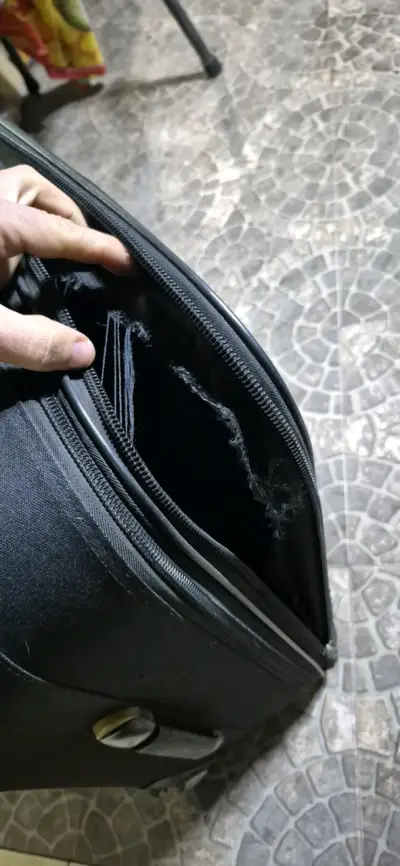 Maleta negra 23 kilos (detalles) - miniatura 4