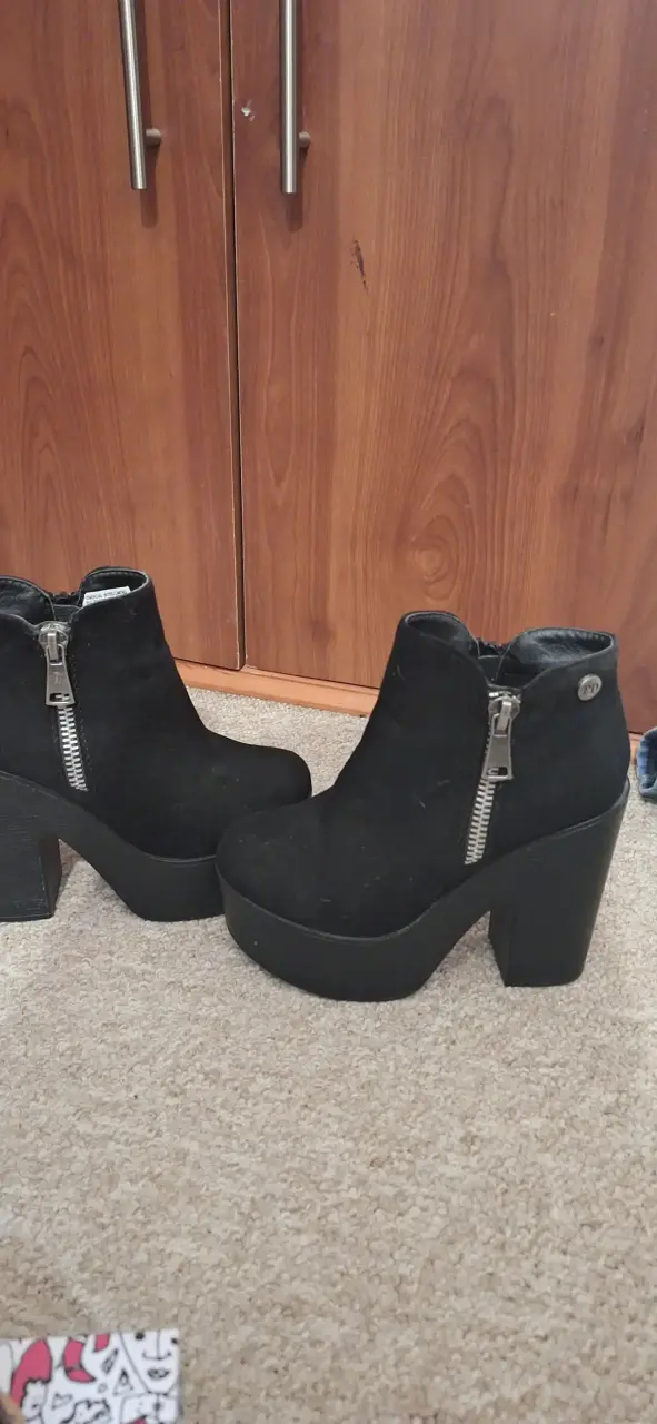 Botines negros con taco alto - 1