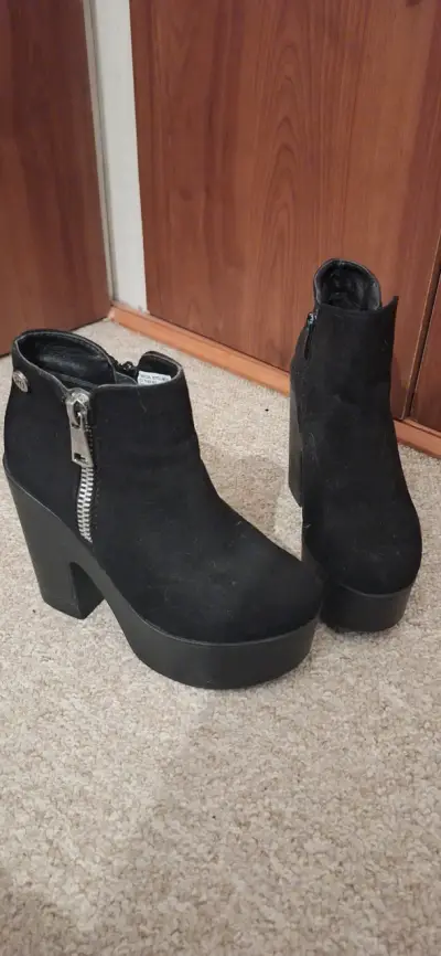 Botines negros con taco alto - miniatura 3