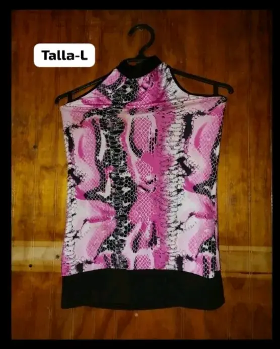 Polera sin mangas estampado serpiente