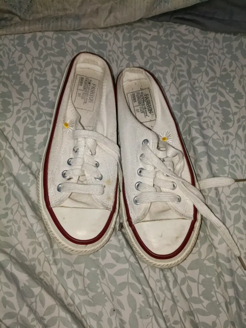 Zapatillas blancas tipo lona - 1
