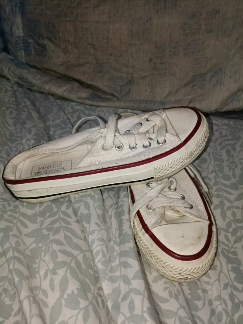 Zapatillas blancas tipo lona - 2