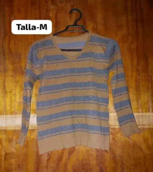Suéter rayado beige y azul