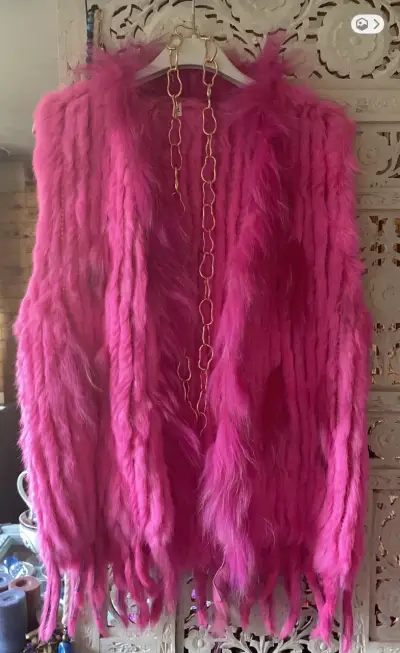 Chaleco peludo morado - miniatura 2