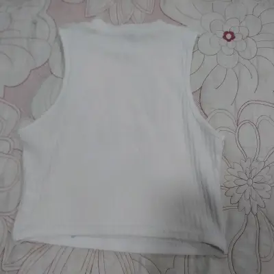 Polera sin mangas blanca - miniatura 2