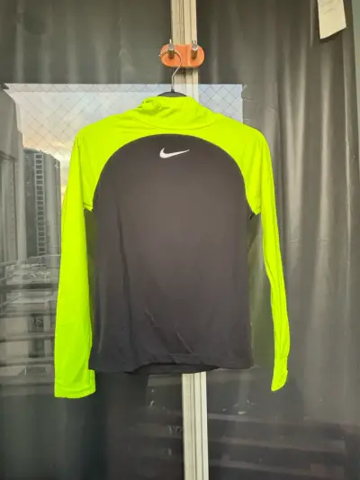 Polera deportiva bicolor Nike - miniatura 1
