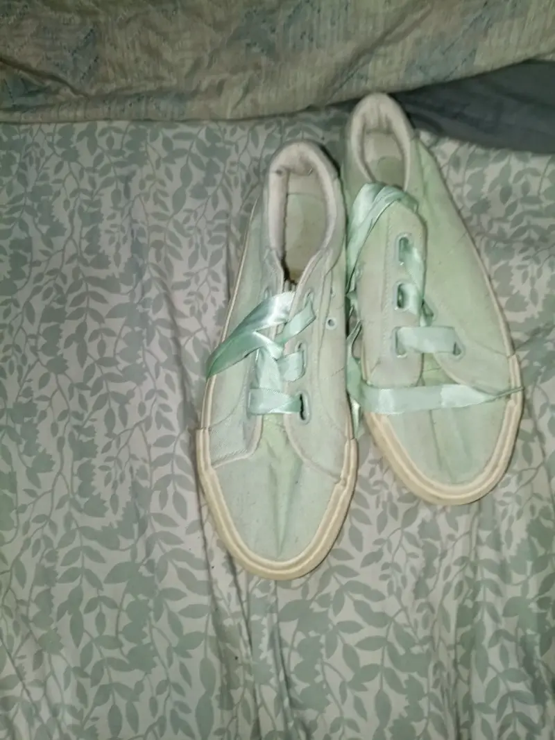Zapatillas de lona verdes usadas - 1