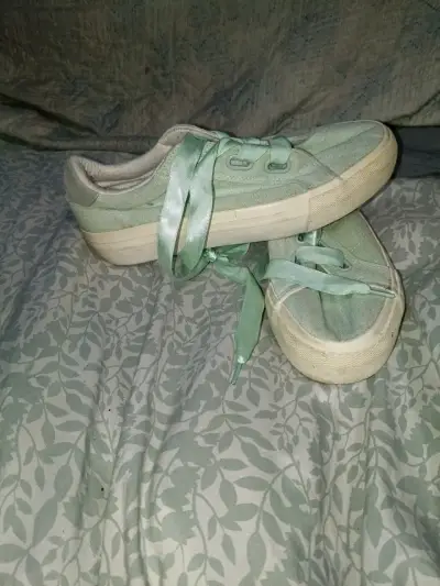 Zapatillas de lona verdes usadas - miniatura 2