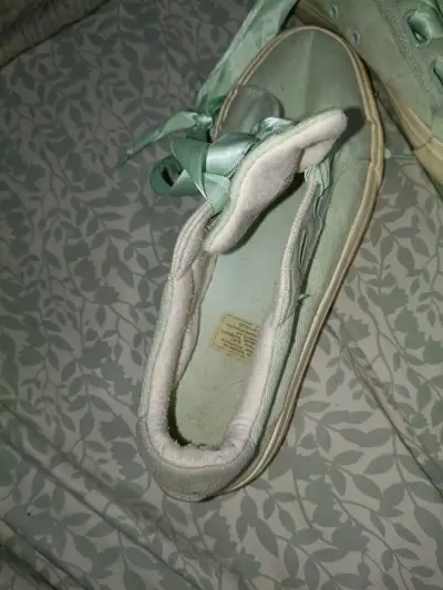 Zapatillas de lona verdes usadas - miniatura 3