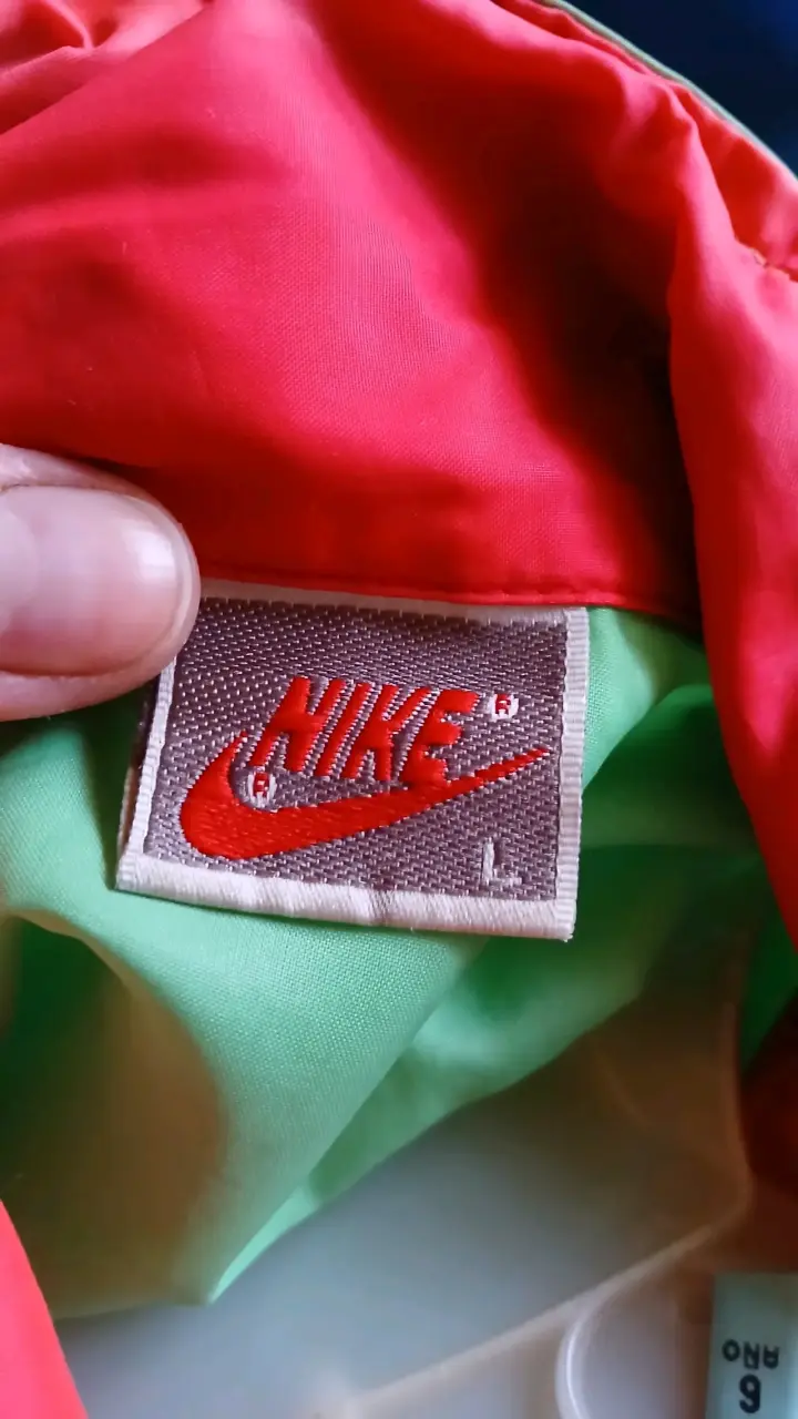 Chaqueta cortaviento Nike colores vivos - 2