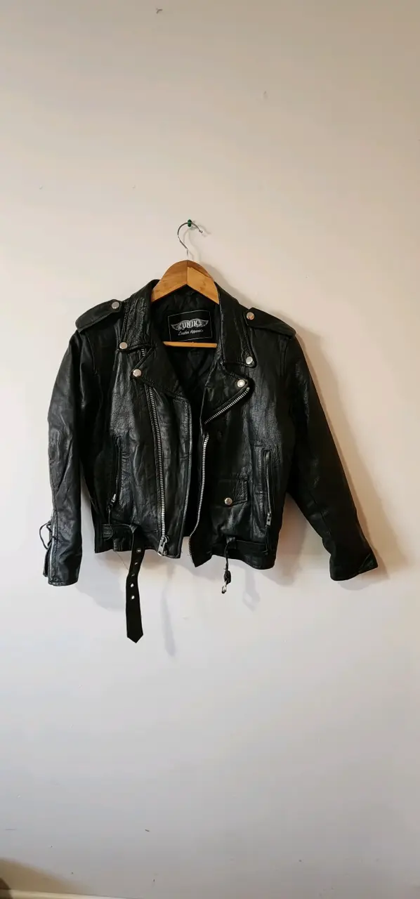 Chaqueta de cuero negra - 1