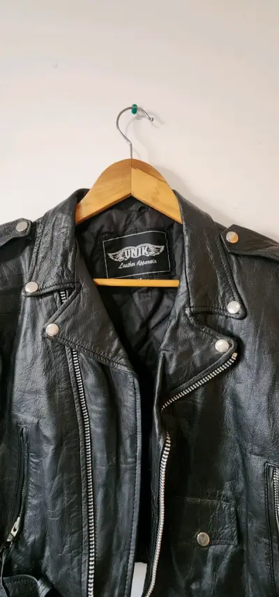 Chaqueta de cuero negra - miniatura 2