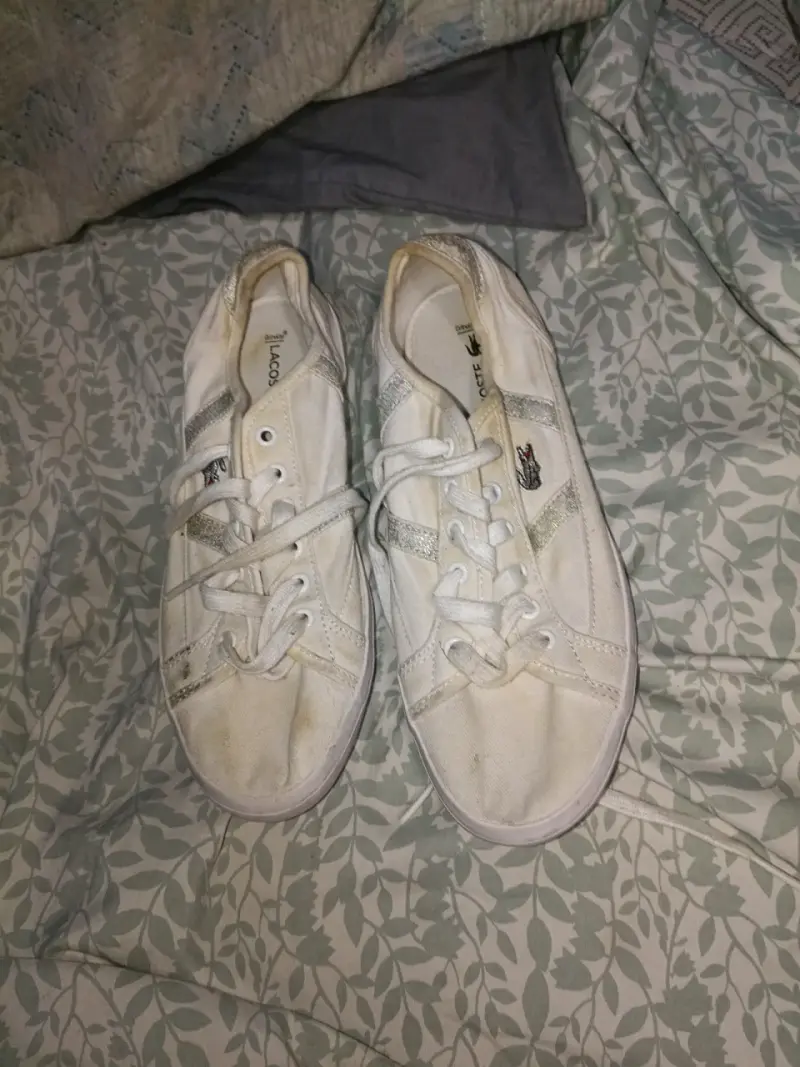 Zapatillas blancas usadas - 1
