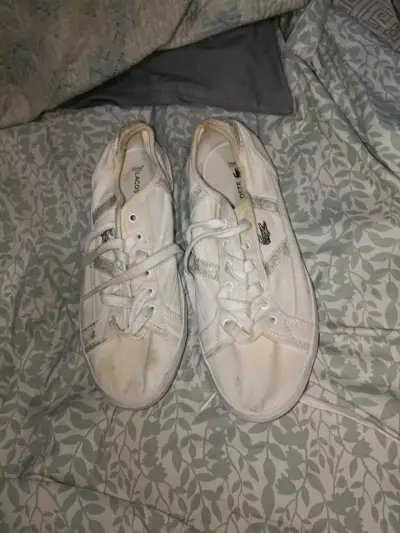 Zapatillas blancas usadas - miniatura 1