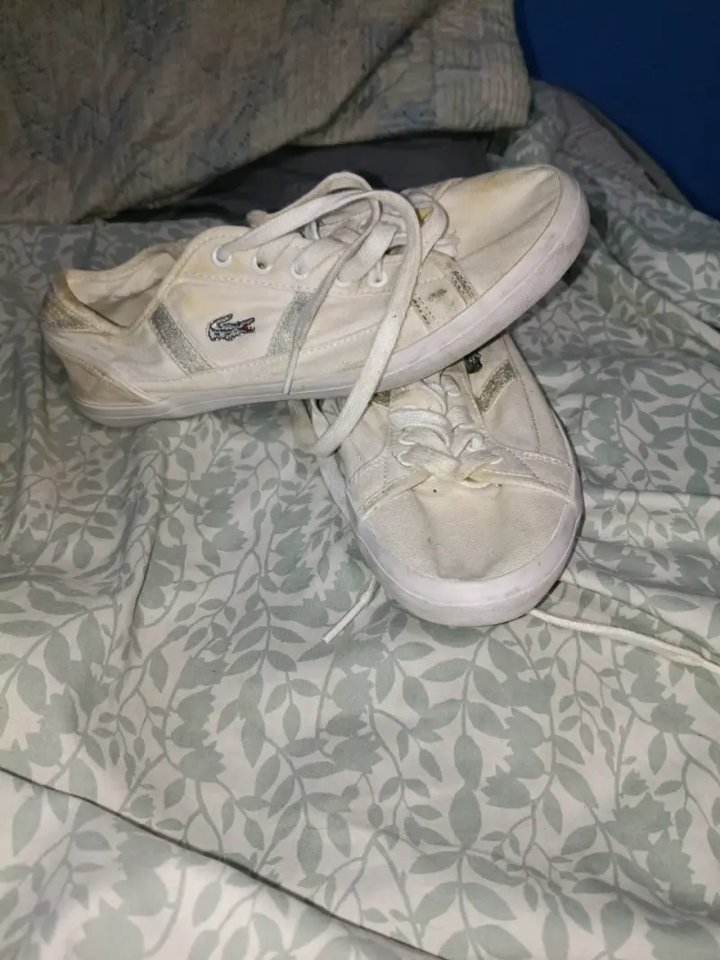 Zapatillas blancas usadas - 2