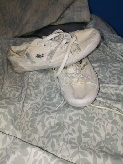 Zapatillas blancas usadas - miniatura 2
