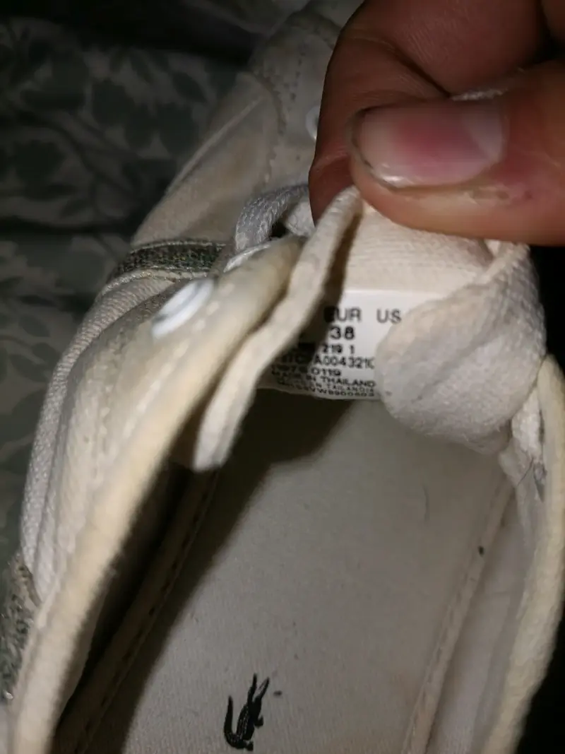 Zapatillas blancas usadas - 3
