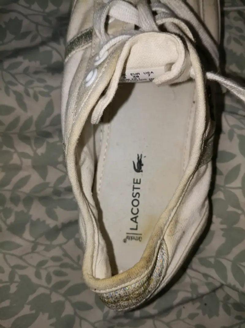 Zapatillas blancas usadas - 4