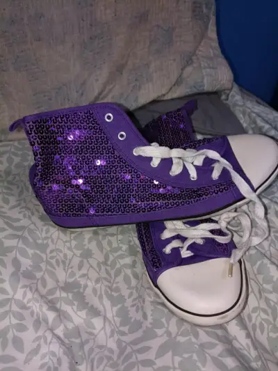 Zapatillas moradas con lentejuelas - miniatura 2
