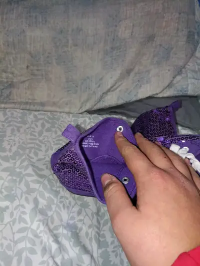 Zapatillas moradas con lentejuelas - miniatura 3