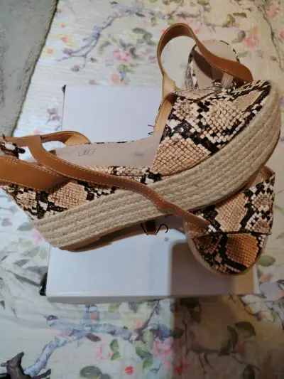 Sandalias plataforma estilo serpiente - miniatura 1