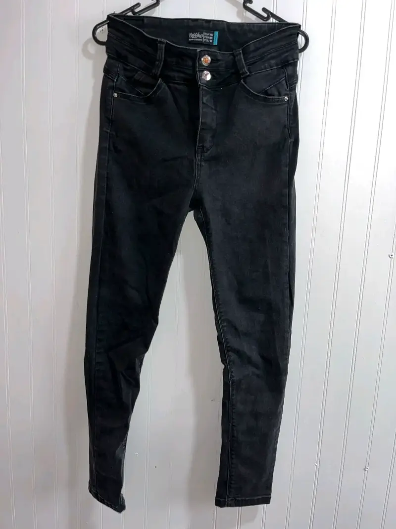 Jeans negros estilo clásico