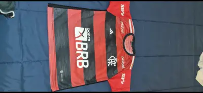 Camiseta fútbol rojo y negro - miniatura 1