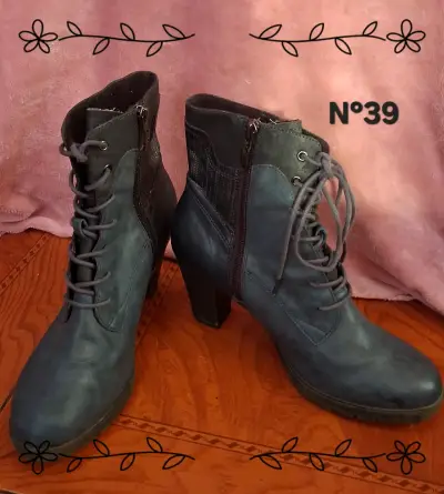 Botas negras con plataforma - miniatura 2