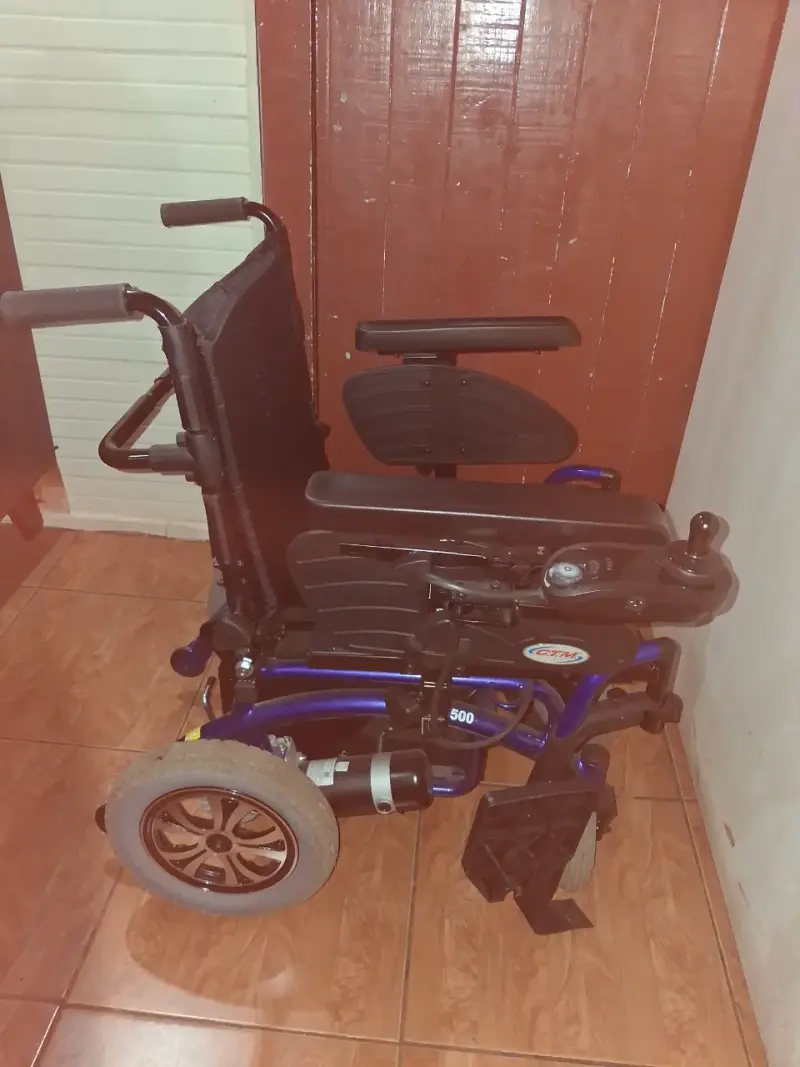 Silla de ruedas motorizada plegable - 3