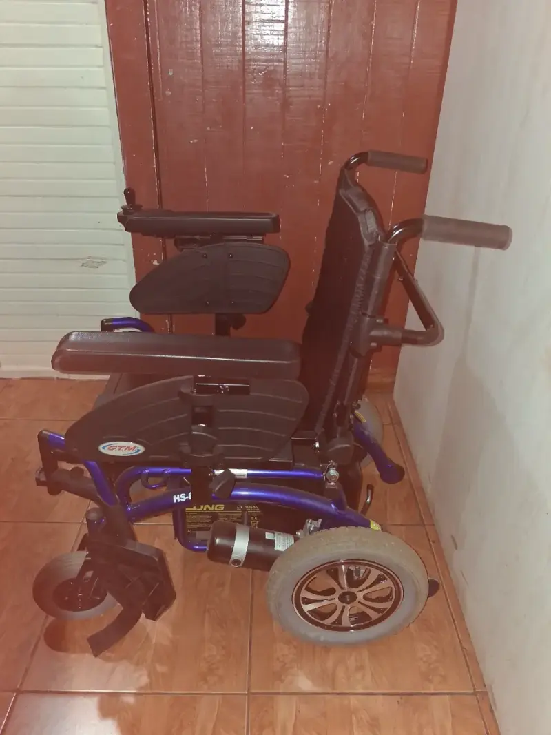 Silla de ruedas motorizada plegable - 4