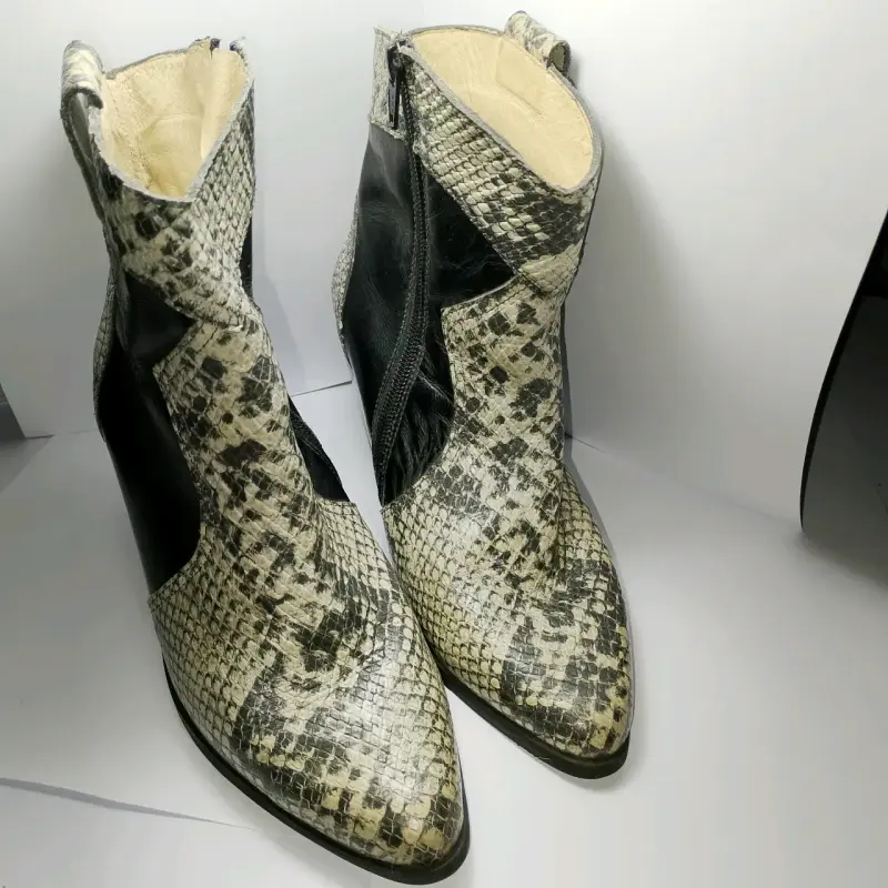 Botines de cuero estilo serpiente - 2