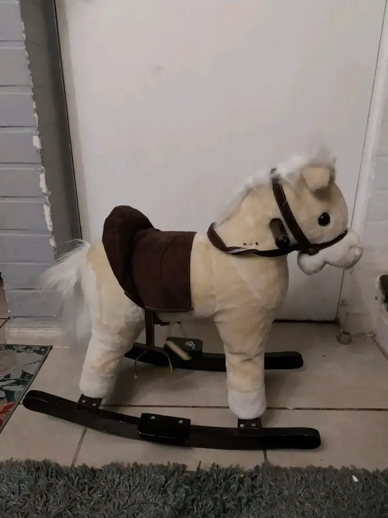Caballito de peluche mecedora - 1