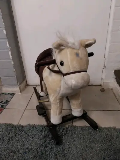 Caballito de peluche mecedora - miniatura 2