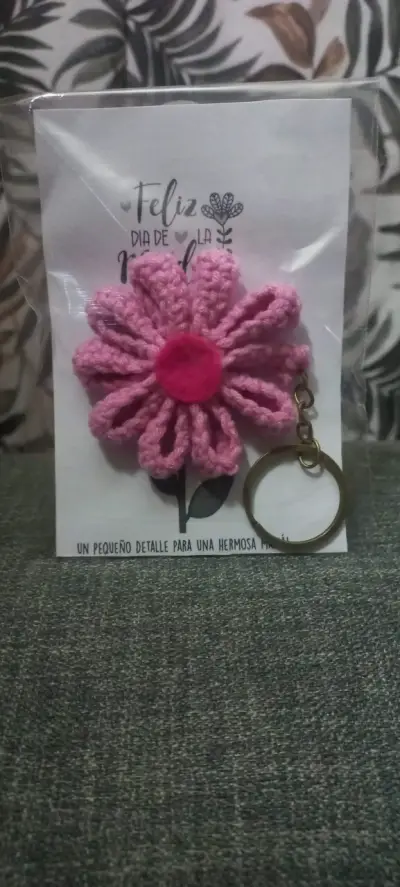 Llavero flor eterna tejida - miniatura 1