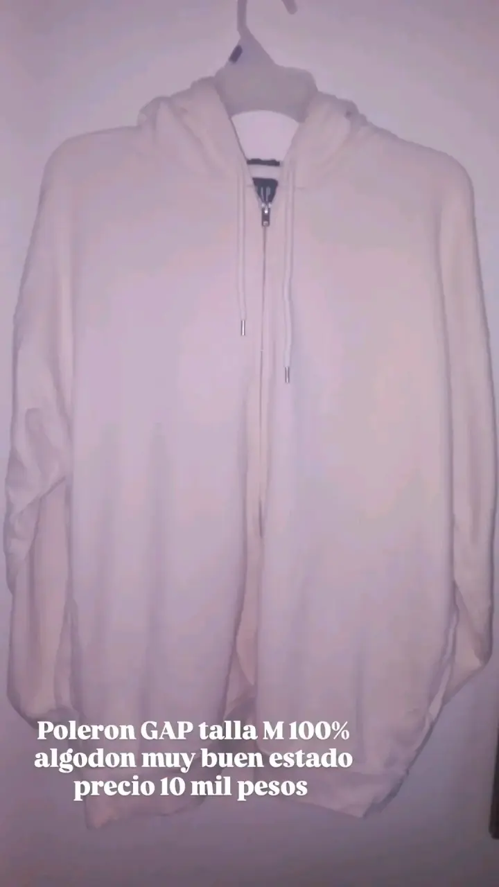 Polerón gris con capucha - 6