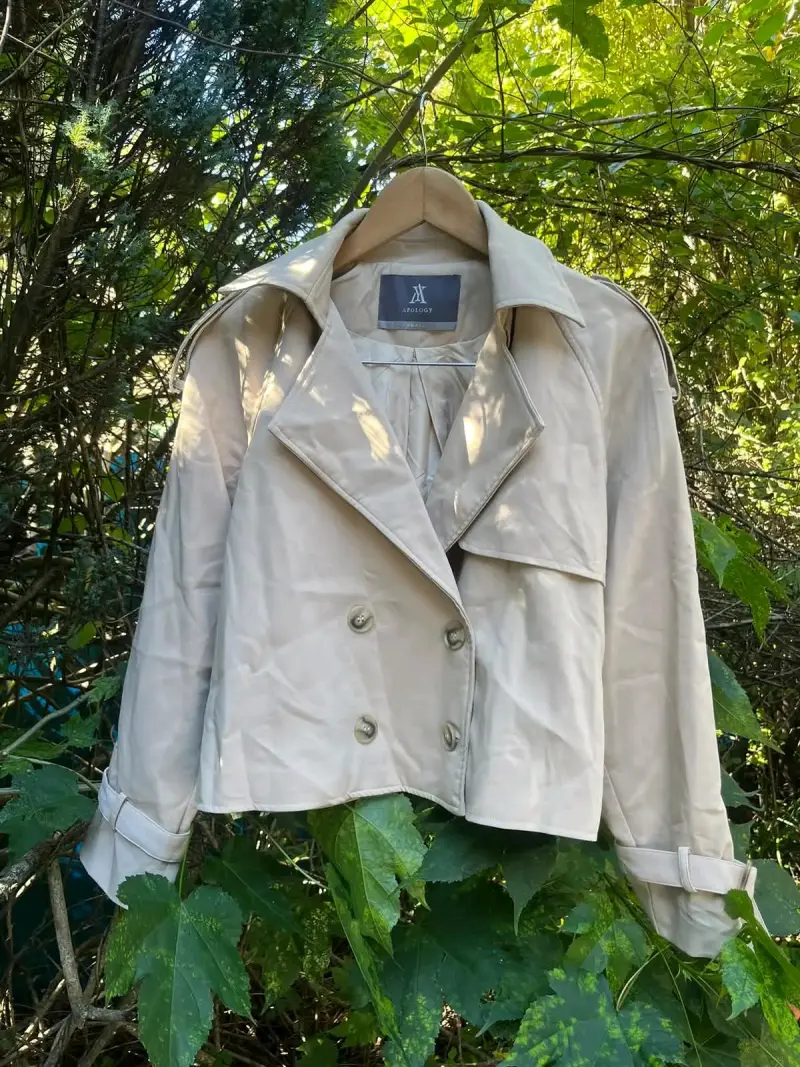 Chaqueta beige doble botones